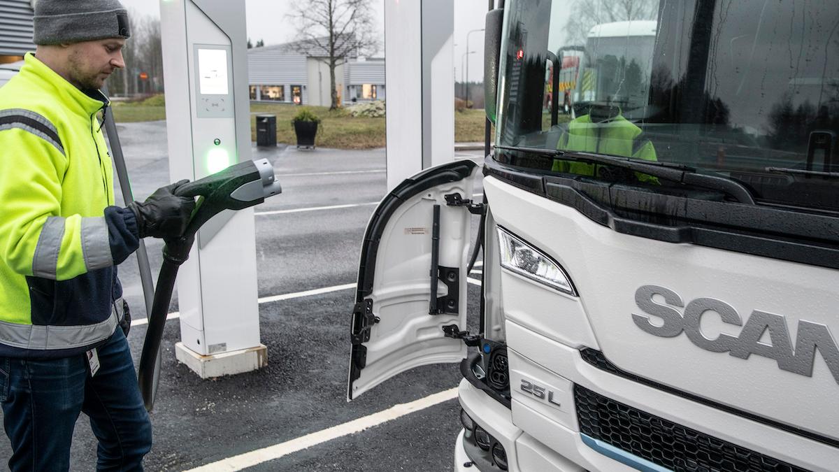 Scania tror att vi snabbt kan nå stor produktion av eldrivna tunga lastbilar.
