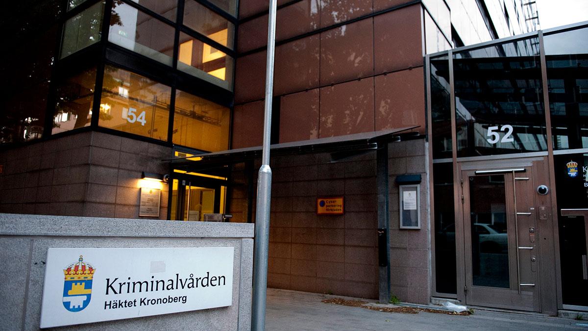 Tre direktörer sitter på Kronobergsjhäktet misstänkta för insiderbrott.