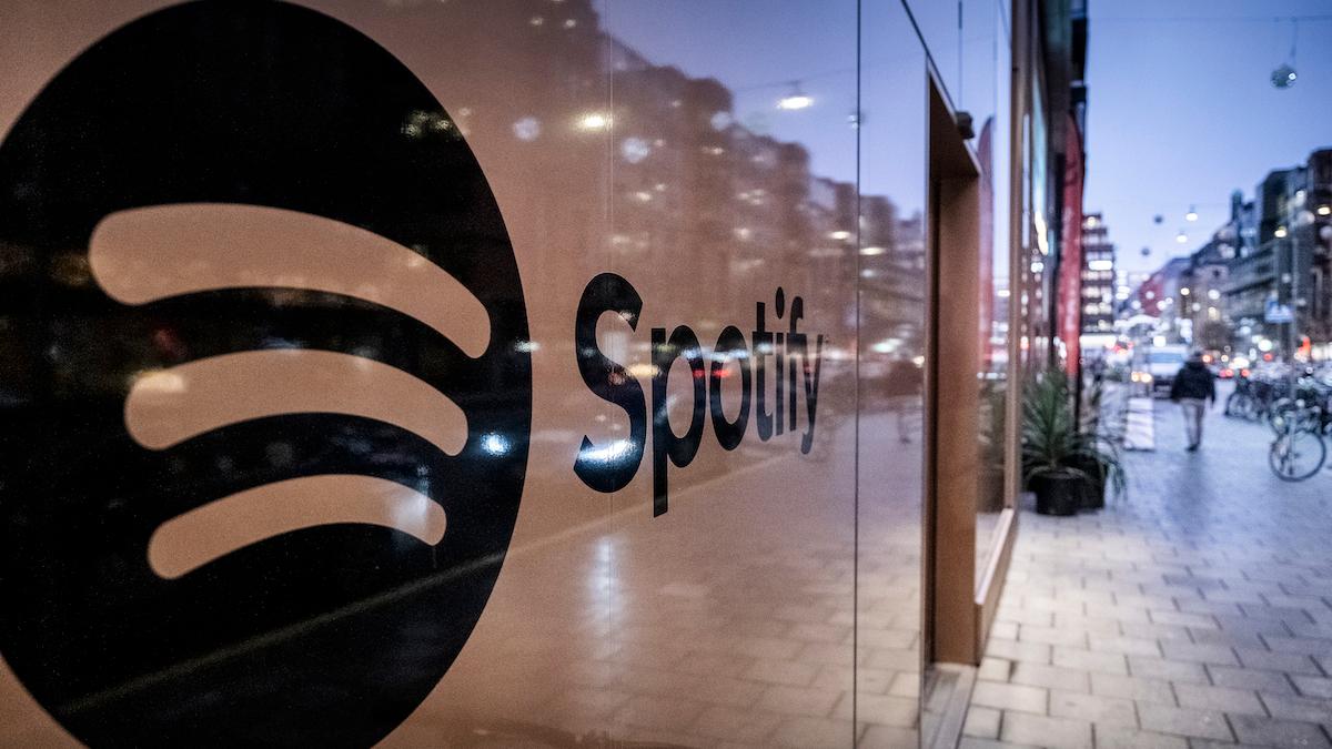 Spotify spöar techjättarna