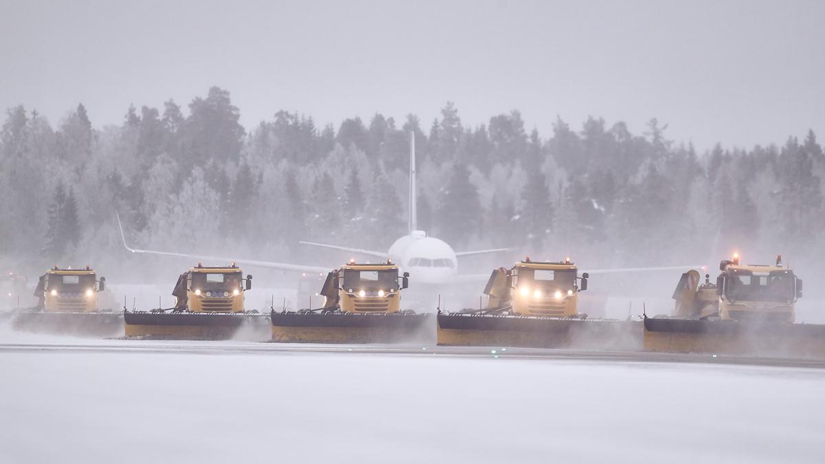 Yeti Move utvecklar en mjukvaruplattform för autonoma snöröjningsfordion på flygplatser, nu ändrar bolagets samarbete med Semcon inriktining