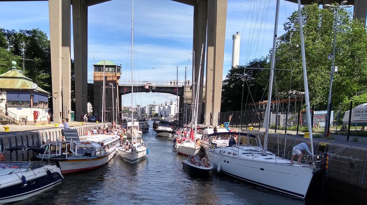 Hammarbyslussen fick hjälpa 35 000 fritidsbåtar att passera.