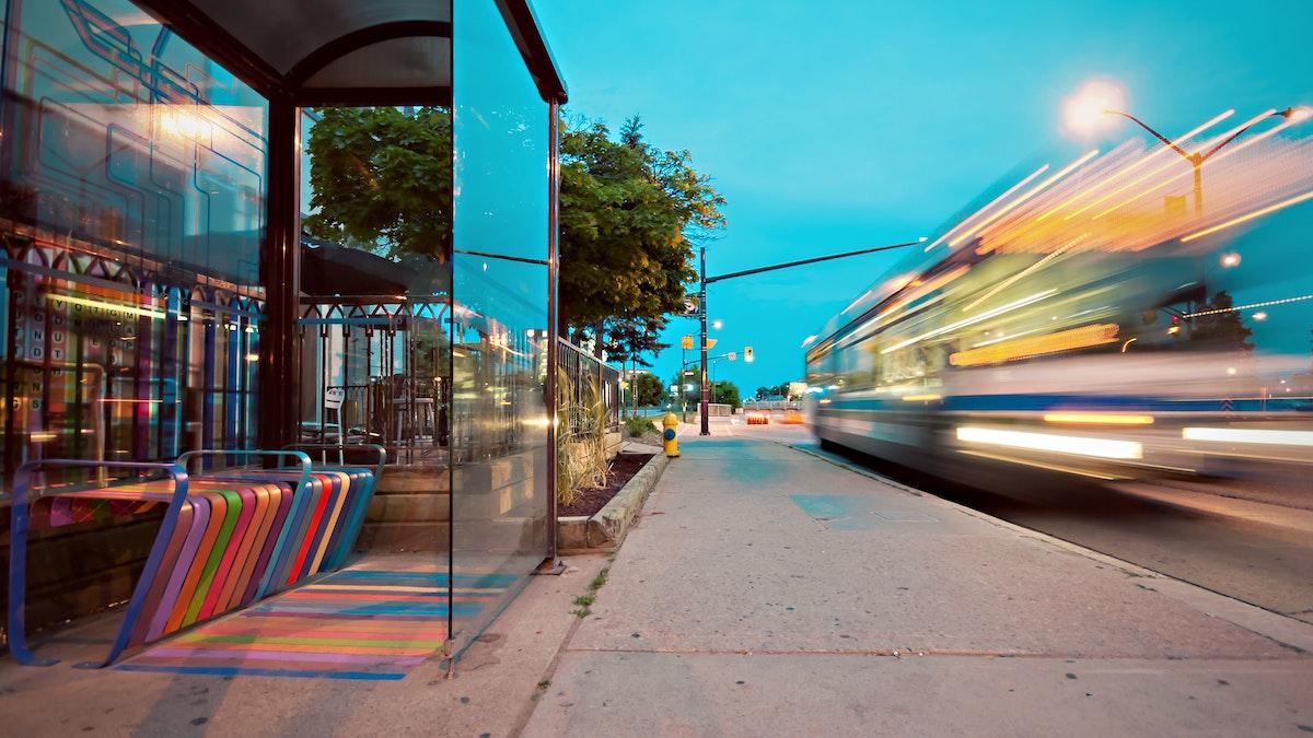 I en enkät svarar kommunerna att tillgång till kollekltivtrafik är det som mest påverkar parkeringstalet vid nybyggnation