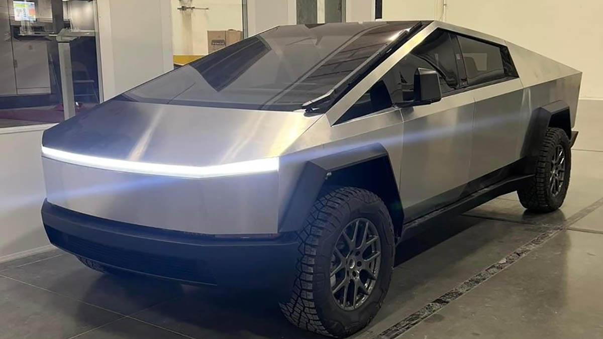 Tesla börjar tillverka Cybertruck 2023