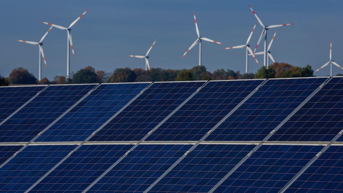 Solceller och vindsnurror