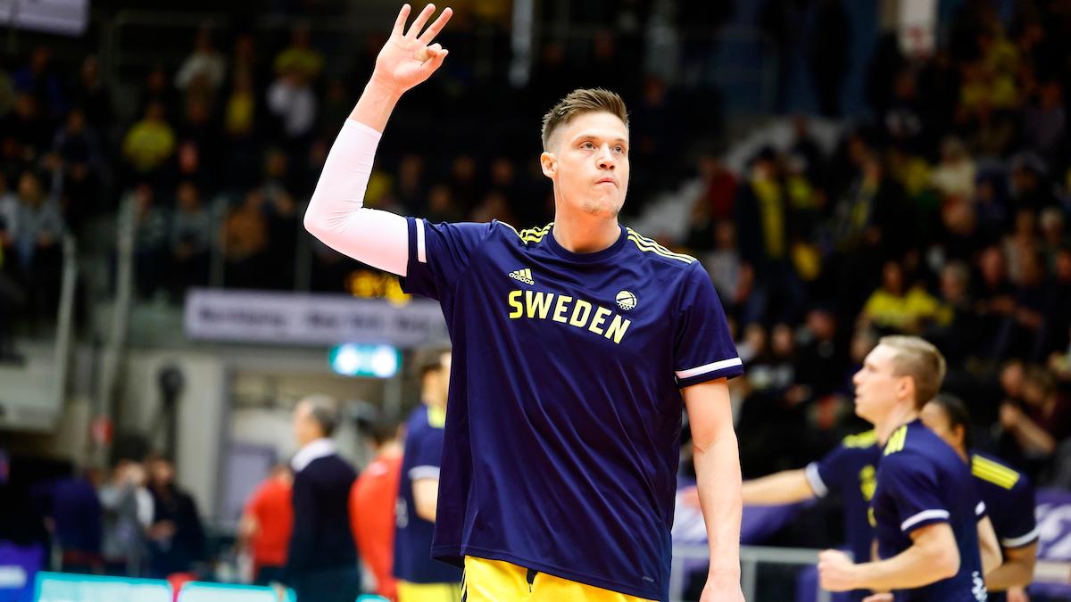 Den svenska basketstjärnan Jonas Jerebko flyttar till Ryssland för att spela i den ryska storklubben CSKA Moskva