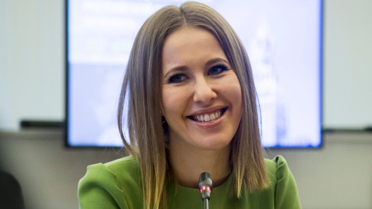 TV-programledaren och societetslejonet Ksenia Sobchak är en av dem som protesterar mot kriget på Instagram