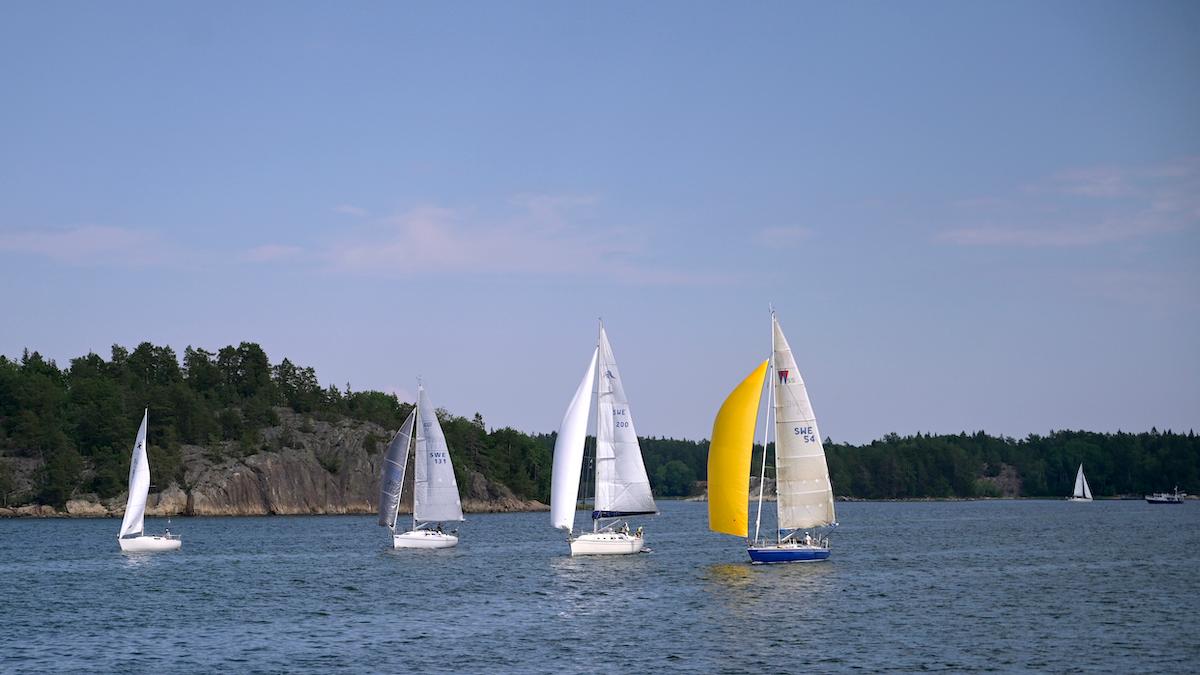 Skärgårdsbarometern visar att 4,4 miljoner människor besökte Stockholms skärgård förra året, kapacitetstaket nås i juli, med väldigt mycket båtar och fullt utnyttjade bäddar.