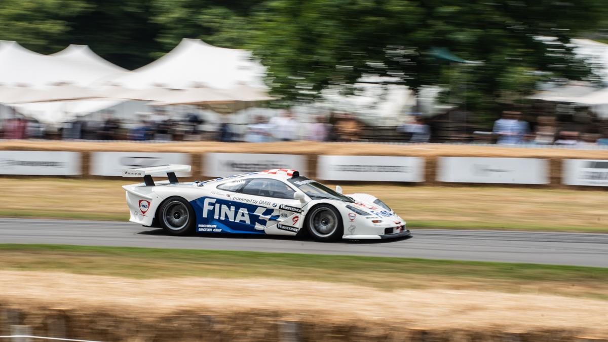 McLaren F1 från sidan på Goodwood.