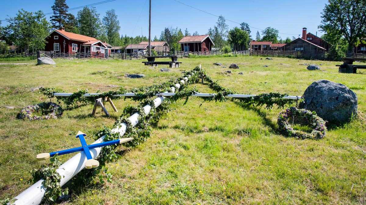 Dyrt att ta bilen i midsommar: Så kör du billigare