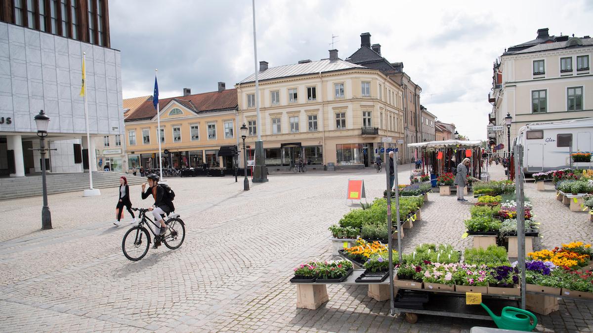 En ny rapport visar att att stadskärnor med stor branschbredd lockar fler besökare.