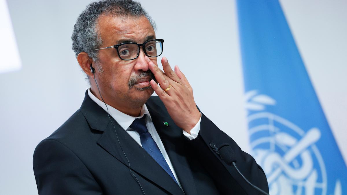 WHO:s generaldirektör Tedros Adhanom Ghebreyesus sade på tisdsagen i en webbsänd presskonferens att covid-19 inte är i närheten av att vara över och att vi måste trycka tillbaka viruset.