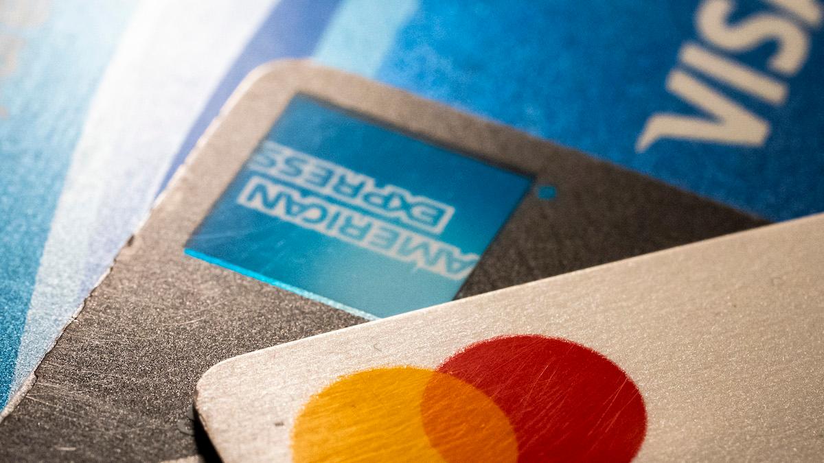 Inflationen äter upp lönen – kunderna drar åt svångremmen