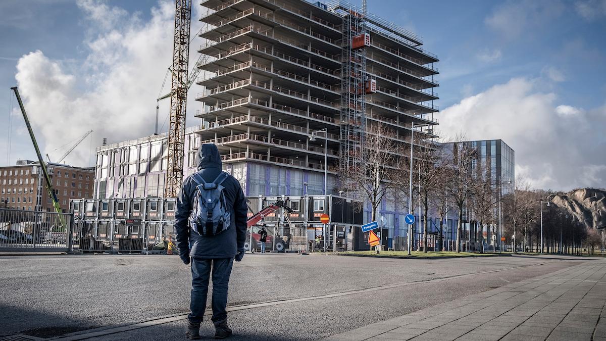 Offentliga byggherrar saknar mål som bidrar till att utsläppen från byggtransporter minskar, det skriver debattörer från projektet Fossilfri bygglogistik