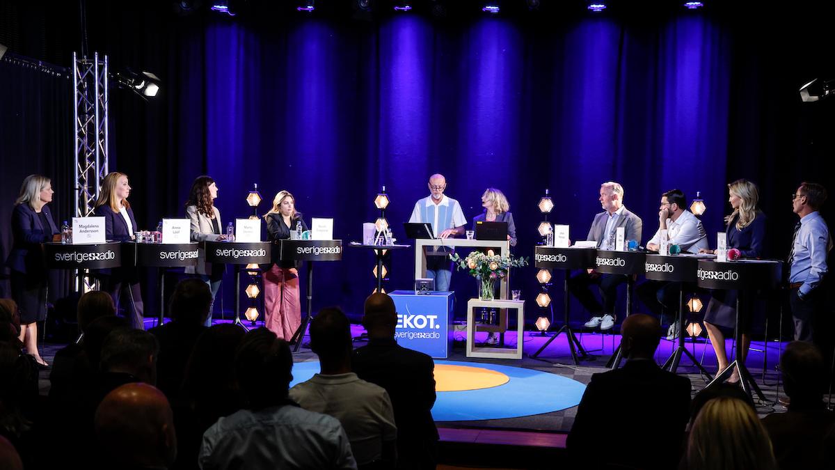 Partiledarna i Radiohuset inför Sveriges Radios slutdebatt den 2 september. Fastighetstidningen har tittat på partiernas syn på social bostadspolitik.