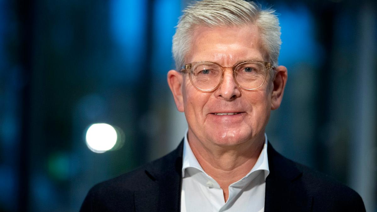 Ericssons vd Börje Ekholm har sagt att bolaget har beslutat avbryta alla leveranser till kunder i Ryssland, nu visar det sig att de ansökt om att fått sju tillstånd att leverera produkter till Ryssland, produkter som både kan användas civilt och militärt