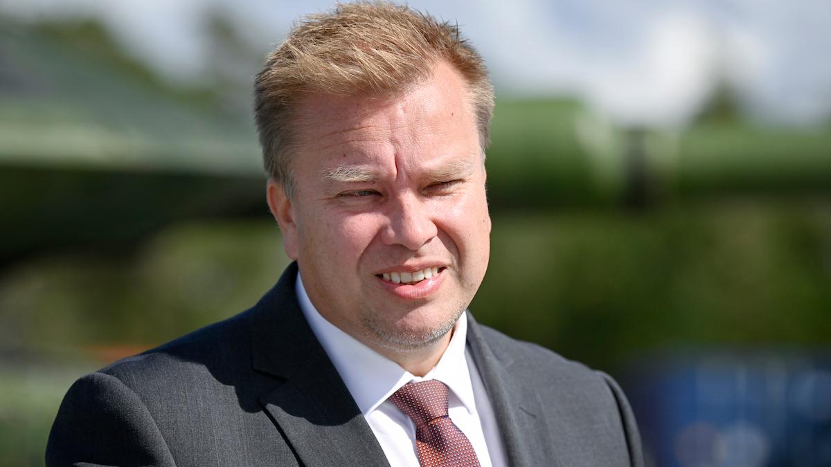 Finlands försvarsminister Antti Kaikkonen och den finska regeringen lämnade förra veckan in ett lagförslag om skärpta tillstånd för fastighetstransaktioner för att öka den nationella säkerheten