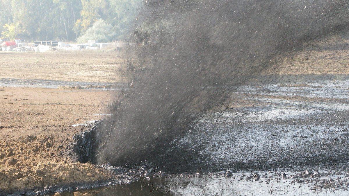 Läcka på Druzhba-pipelinen i Ungern 2008. En hög tjänsteman som ansvarar för strategisk energiinfrastruktur i Polen tror att den läcka pipelinen nu fått beror på en olycka och inte på sabotage