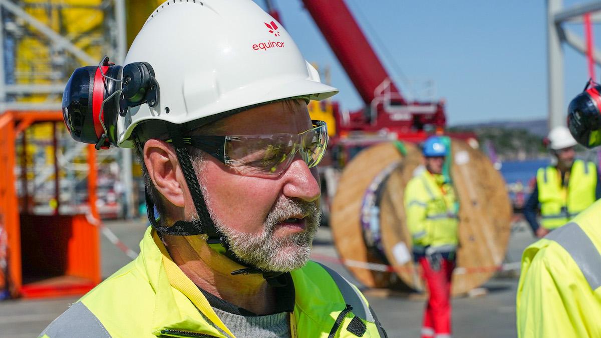 Första elen från största flytande vindkraftparken