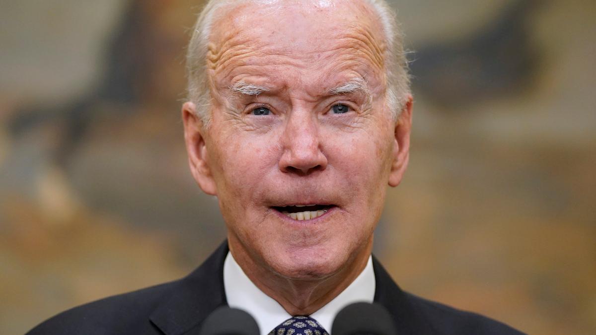 USA:s president Joe Biden talade om gaspriser och oljebolagens vinster, i Vita huset på måndagen och sade bland annat att han vill införa en skatt på oljebolags övervinster.