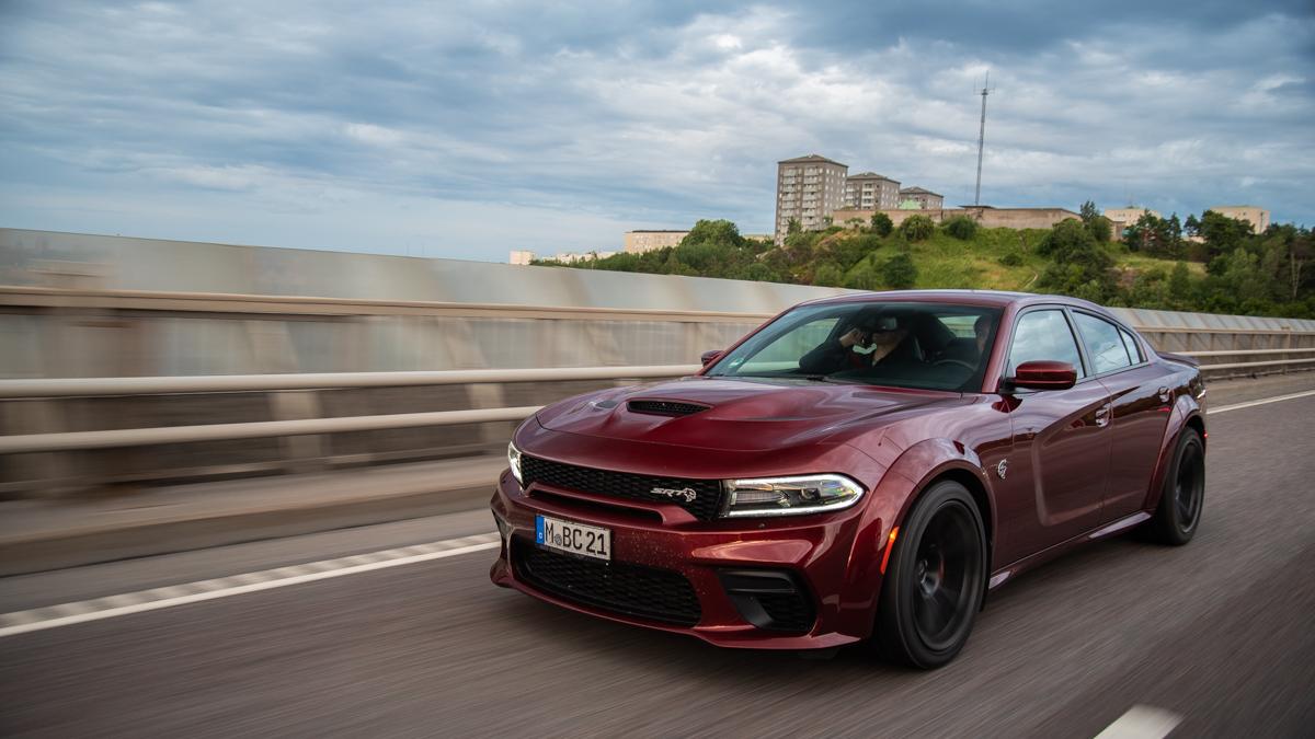 Dodge Charger Hellcat framifrån fartkameran