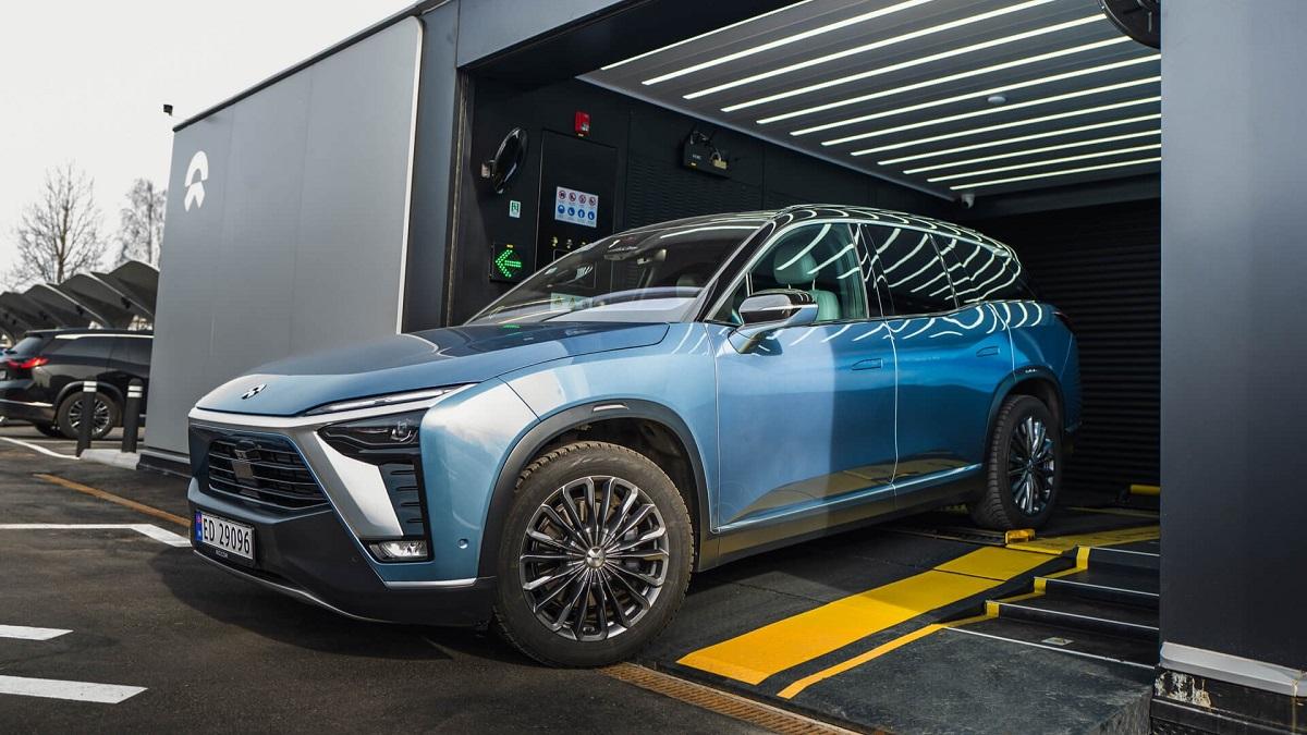 nio suv power swap station