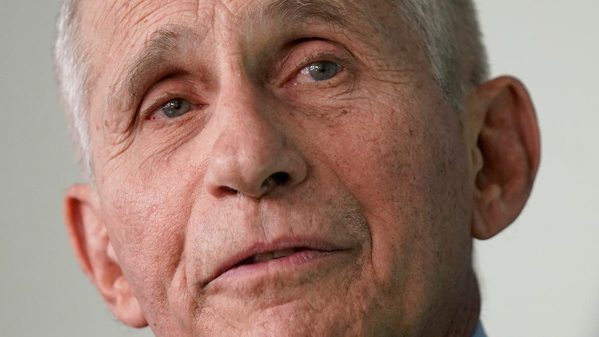 Anthony Fauci, Joe Bidens medicinska rådgivare, menar att det innebär en stor risk om Kina drar tillbaka sin noll-covid-strategi