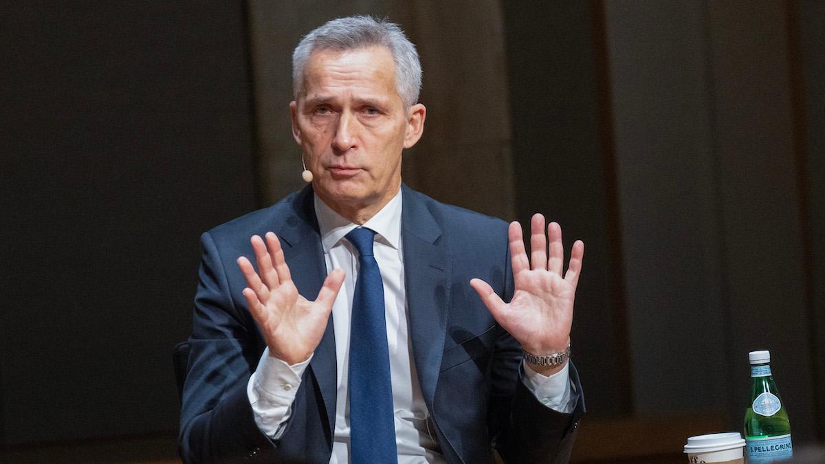Stoltenberg: "Nato måste öka vapenproduktionen"