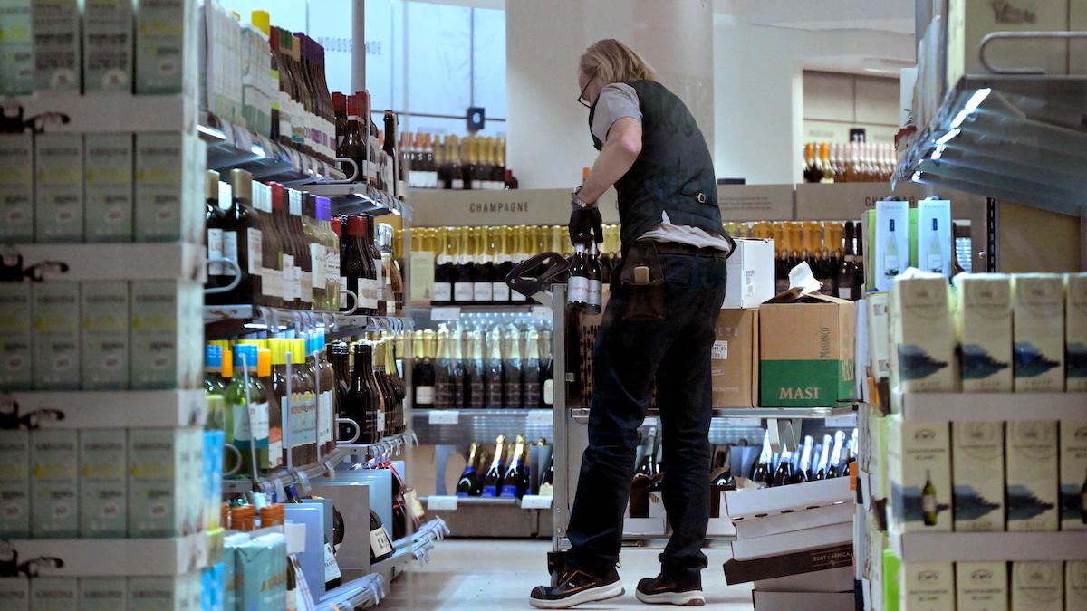 Systembolaget varslar på huvudkontoret, personalen i butikerna kommer inte drabbas