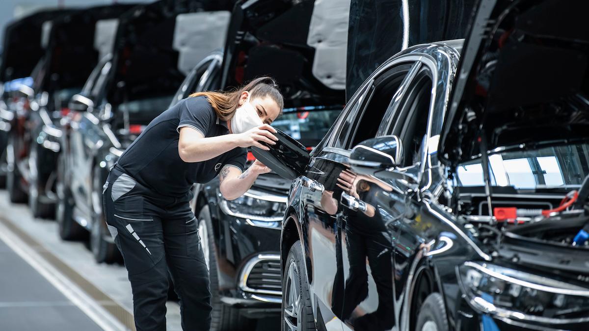 Mercedes-Benz fabrik i Sindelfingen, Tyskland. Tyska företag har svårt att hitta kvalificerad personal, det gäller även de tyska biltillverkarna