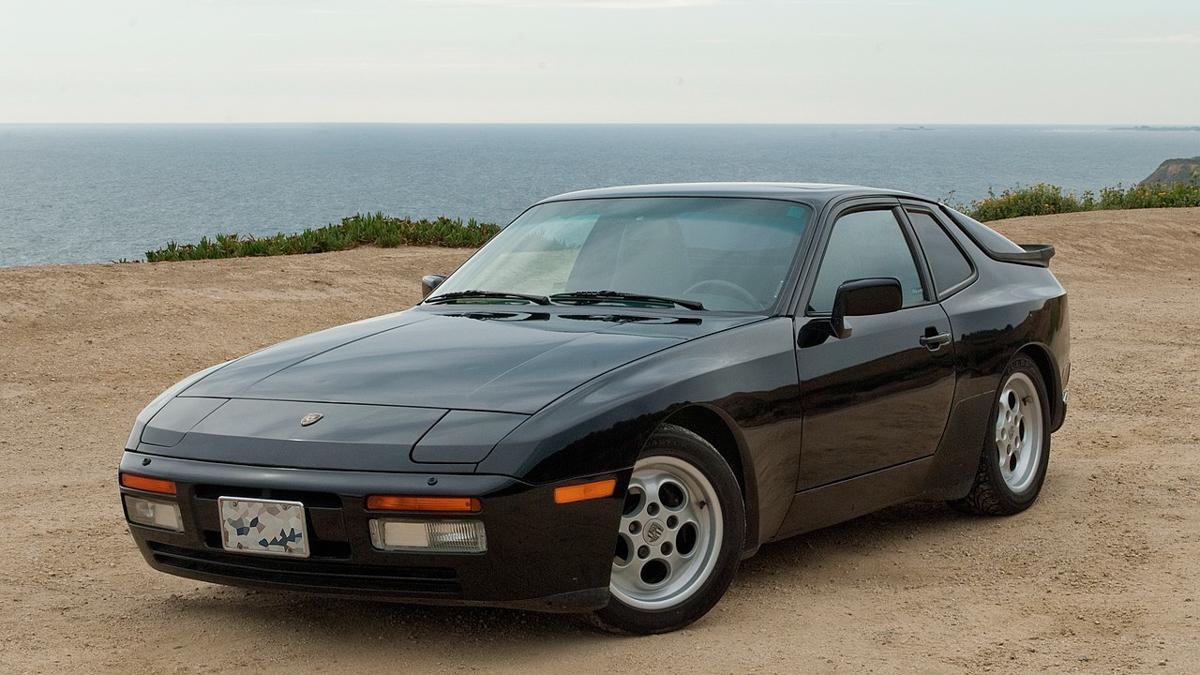 Porsche 944