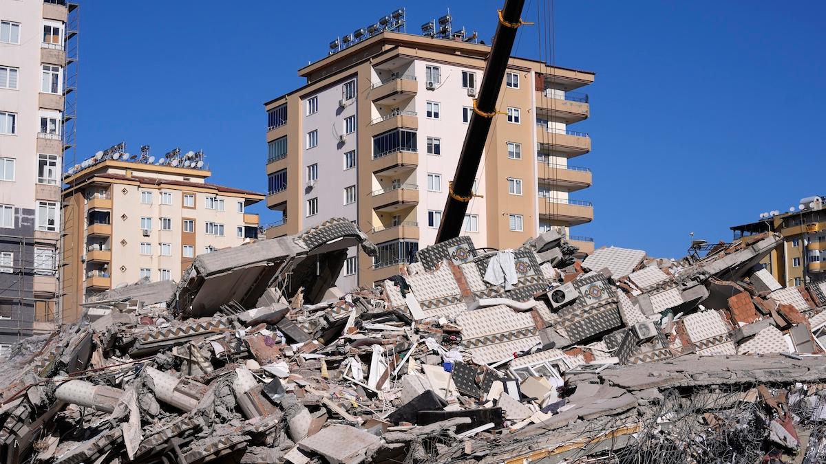 Förödelse i Gaziantep, sydöstra Turkiet. Nu växer ilskan mot Turkiets president.