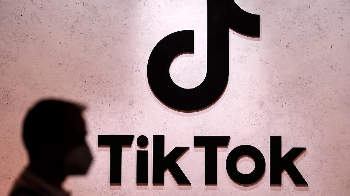 Alla anställda vid EU-kommissionen har i dag ombetts att avinstallera Tiktok från sina jobb-eheter och från de personliga enheter med jobbrelaterade appar