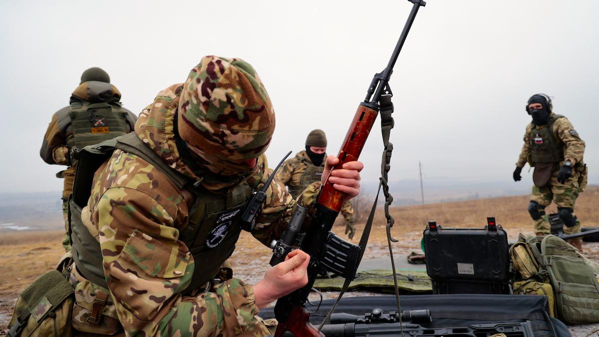 Hundratusentals ryssar lämnar arbetsmarknaden för militären och bristen på arbetskraft ökar i Ryssland