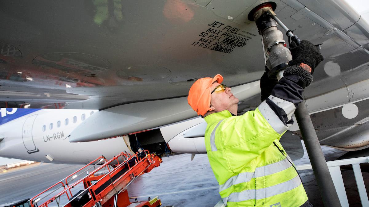 Det blir passagerarna som får betala för utvecklingen av hållbart flygbränsle genom högre biljettpriser