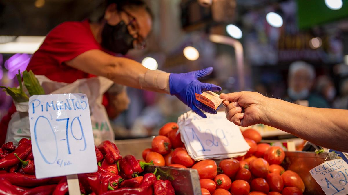 De ökande priserna på mat är den främsta orsaken till att inflationen i euroområdet ökade även i april