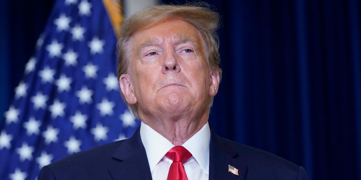 Nej tack, inga fler elbilar. Donald Trump vill komma åt oljebolagens pengar i sin kampanj.