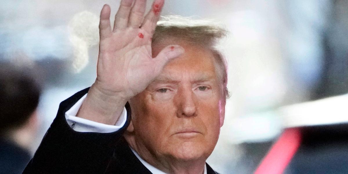 Domaren hotade med att kasta ut Donald Trump från en pågående förtalsrättegång där han står som anklagad