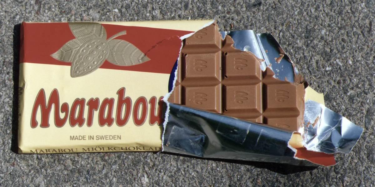 Kungafamiljen kommer hädanefter mumsa på annan choklad än den som kommer från Mondelez-ägda Marabou