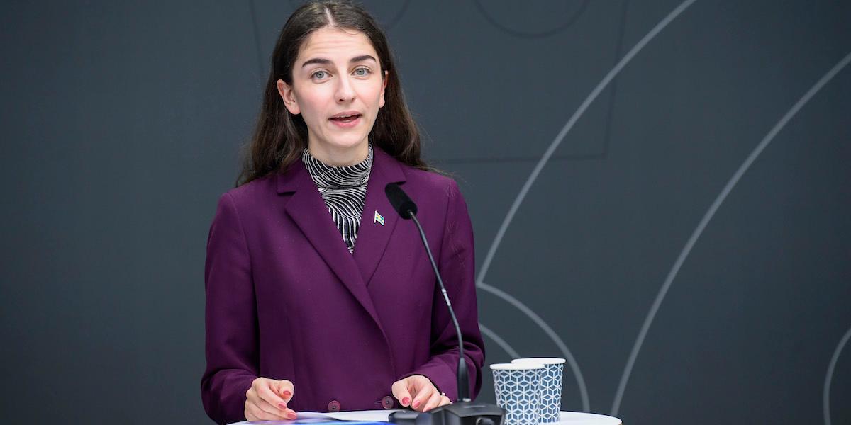 Klimat- och miljöminister Romina Pourmokhtari (L) säger att de nya miljöstöden för lastbilar är ett viktigt steg i regeringens arbete med att skapa förutsättningar för att elektrifiera transportsektorn