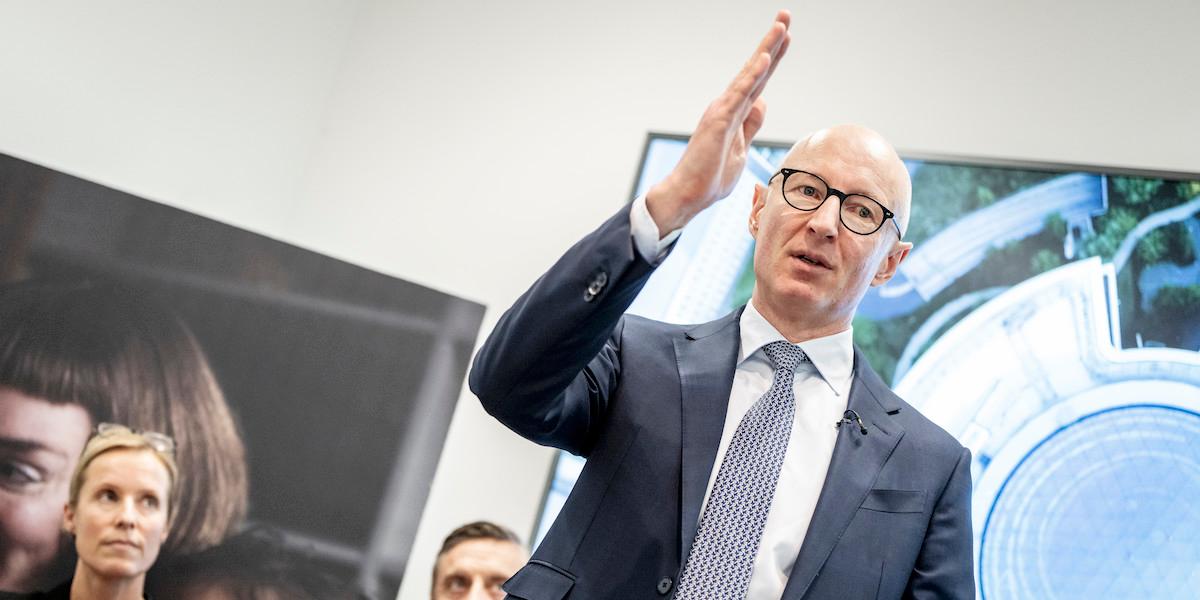 Lars Fruergaard Jørgensen, vd för Novo Nordisk, säger att ett par vd:a från olika bolag har ringt honom och frågat om hur deras läkemedel för viktminskning fungerar