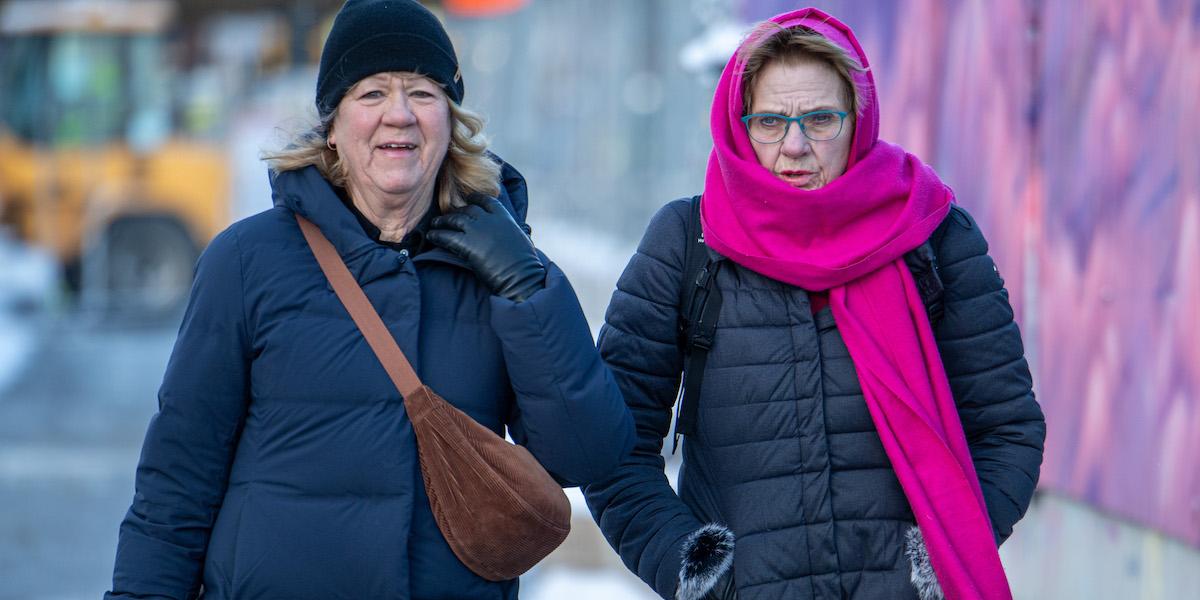 Depression kan behandlas med motion och all form av träning hjälper, även en promenad med en vän