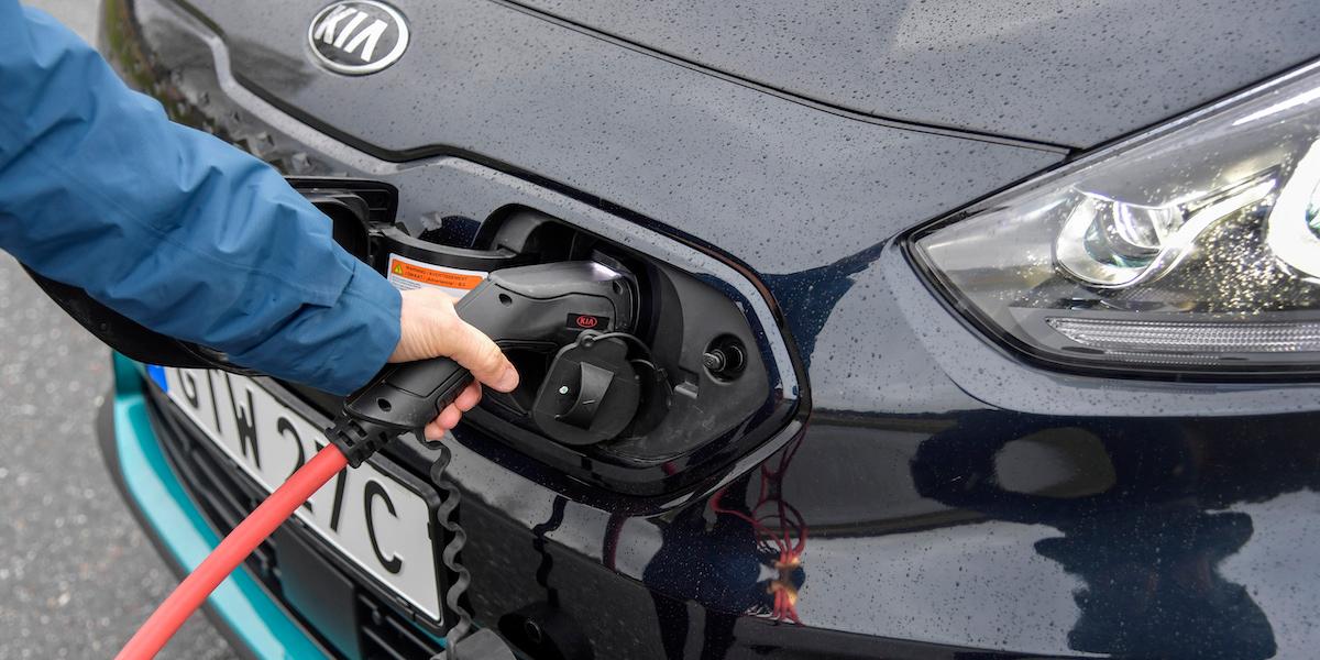 Nästa generations elbilar skulle kunna ha litiummetallbatterier och gå drygt 80 till 112 mil på en laddning