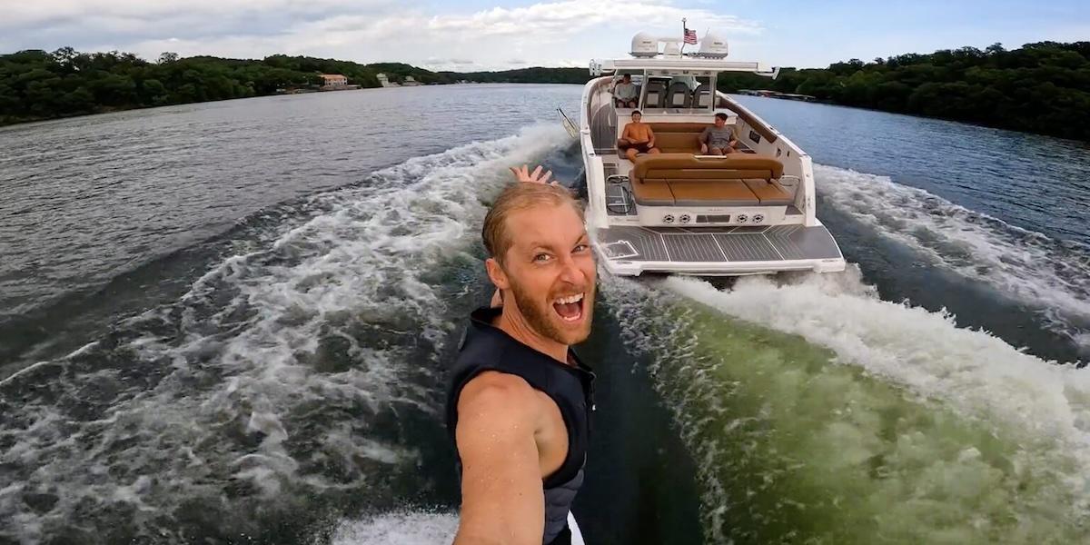 Amerikanska Regal släppt den ultimata lekbåten för dig som älskar vågsurfing.