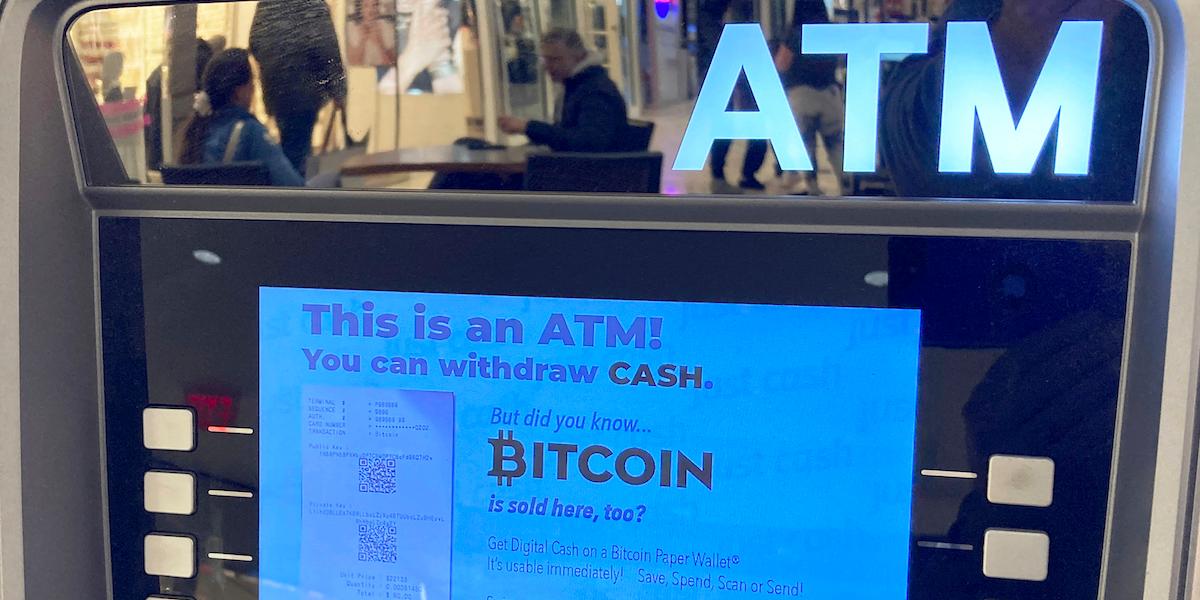Efter förra veckans rekord faller bitcoin nu hårt.