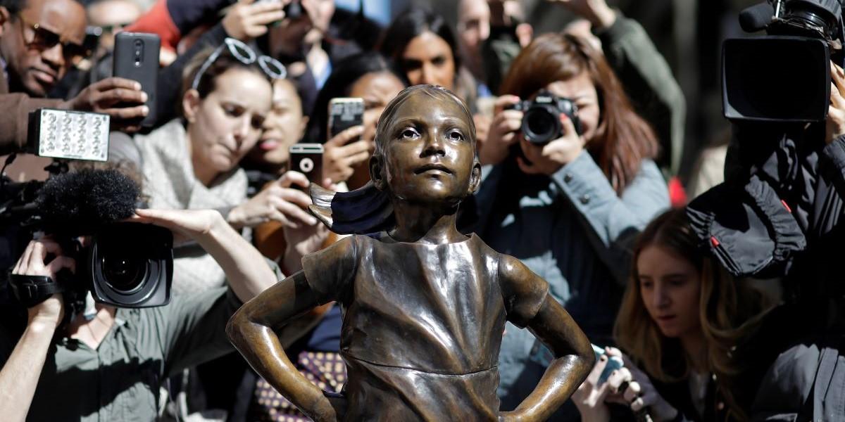 Fearles girl står staty på Wall Street sedan 8 mars 2017. Men fortfarande har jämställdheten en lång bit kvar i finansbranschen. Endast 9 procent av svenska fondförvaltare är kvinnor enligt ny statistik.