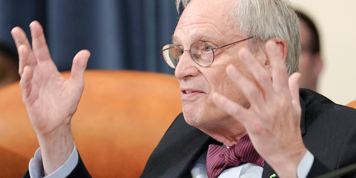 Den amerikanska politikern Earl Blumenauer som är bekymrad över att Neuralink testar sitt hjärnimplantat på människor