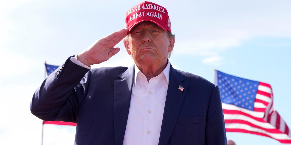 Donald Trump vill ha straffrättslig immunitet för att ha försökt häva sin valförlust 2020 och hävdar att eftersom ingen av hans föregångare åtalats går det inte att åtala honom