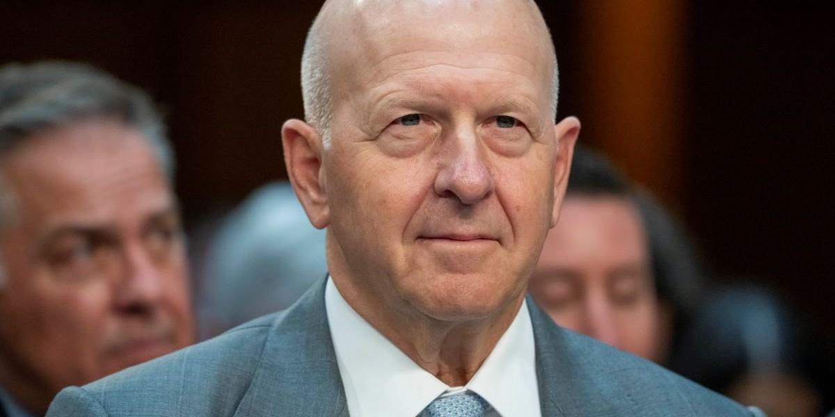 Storbanken Goldmans Sachs vd David Solomon krossade intäktsförväntningarna för första kvartalet och sätta därmed en positiv ton på rapportperiodens inledning.