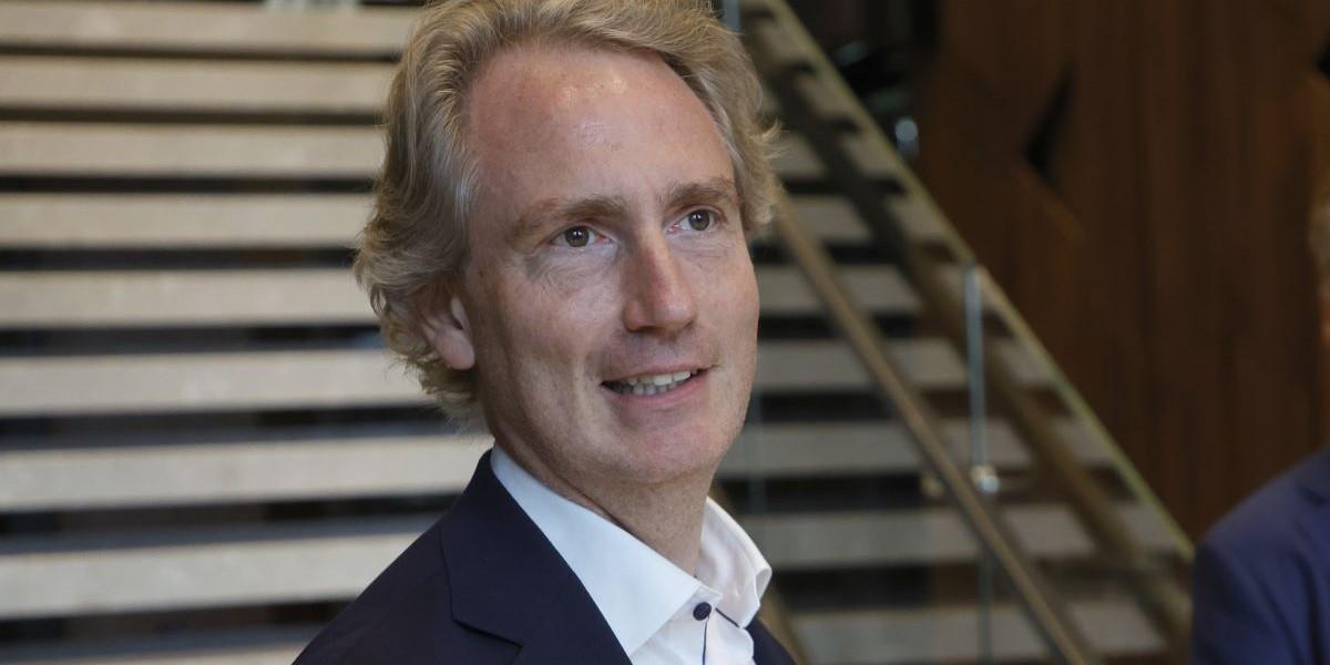 Fastighetsbolaget Balders vd och grundare Erik Selin tycker att det råder "en slags dimma" på fastighetsmarknaden och ser fortfarande ingen anledning till att bli mer aktiv.