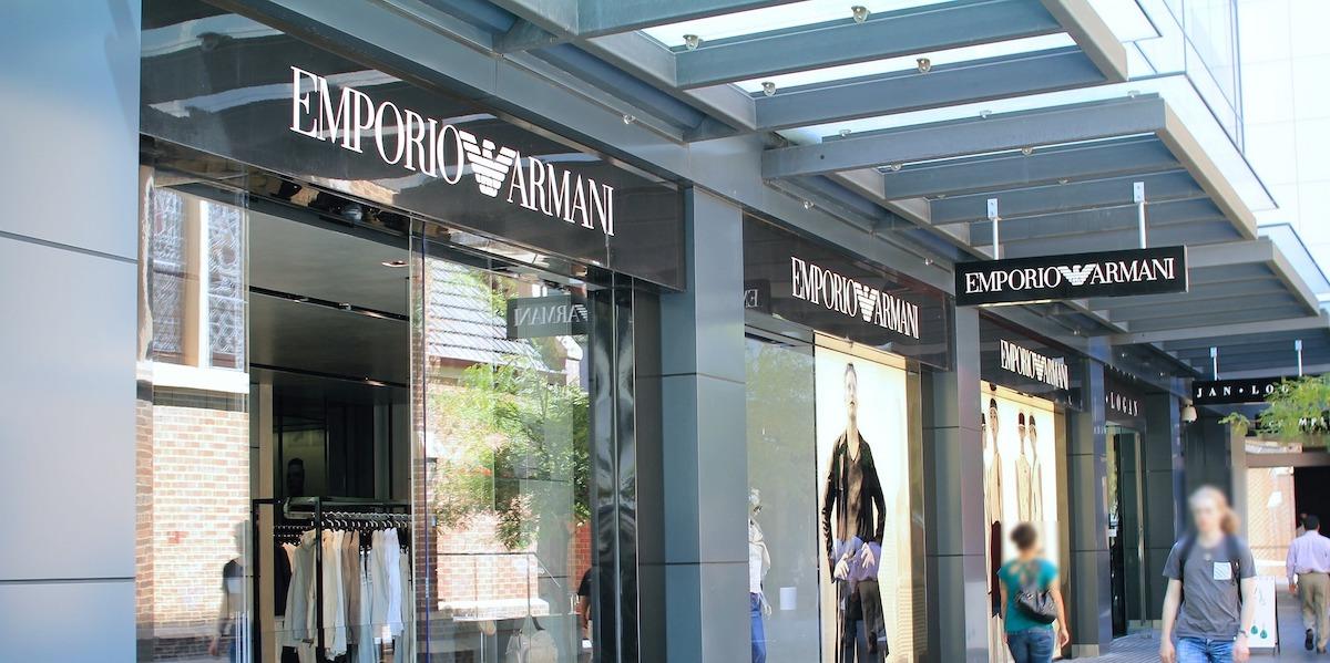 En domstol har placerat Giorgio Armani Operations, dotterbolag till modehuset Armani, under juridisk förvaltning